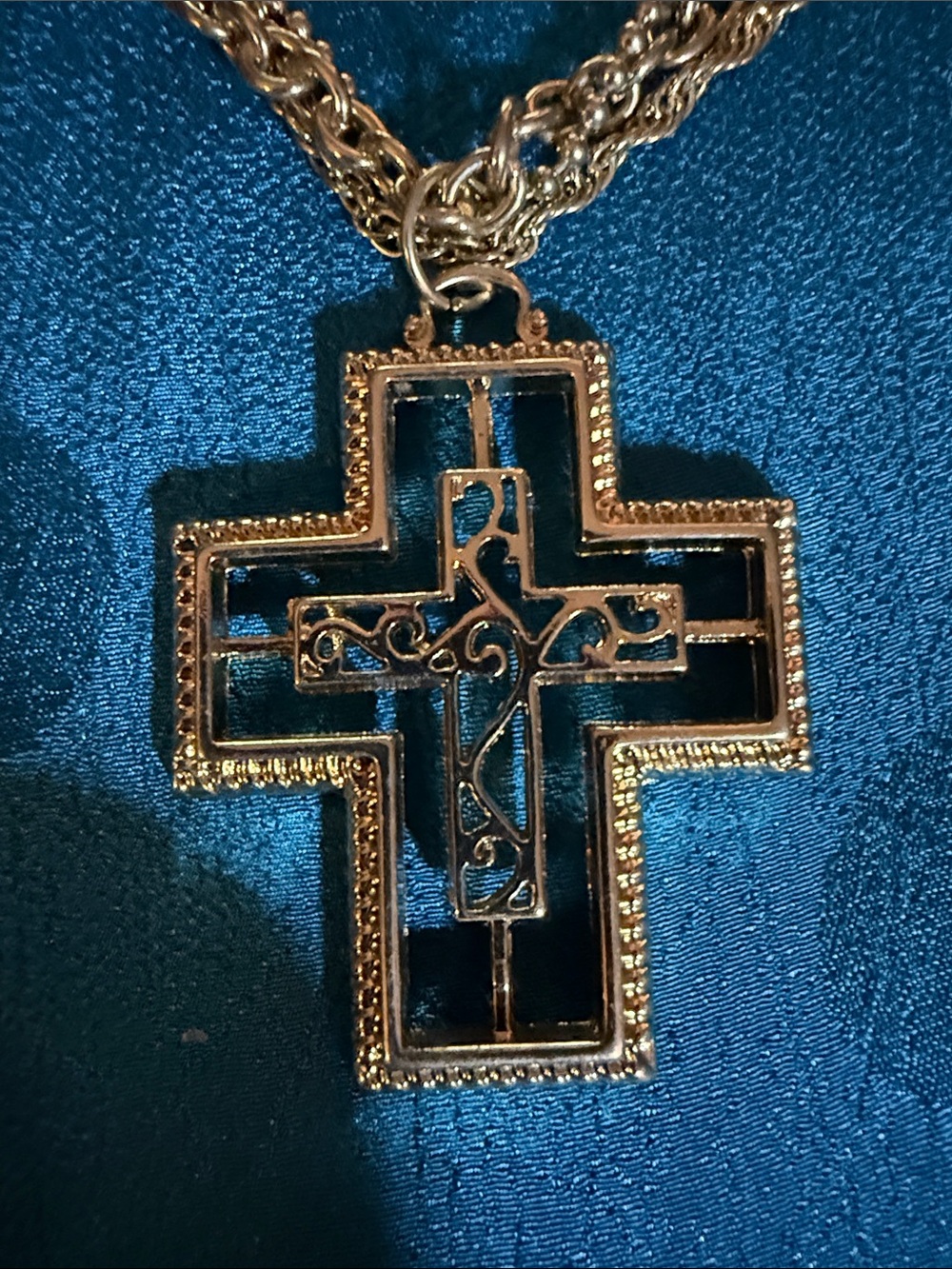 Gold Cross Pendant Necklace - Elegant Women’s Jewelry